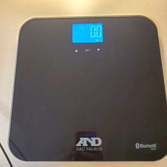 A&D Medical PlusConnect Multi-User Weight Scale  Bluetooth 400 lbs UC-350BLE9405 - Picture 1 of 3